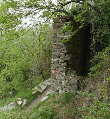 rustici sul sentiero Chiavari - Leivi - Montallegro