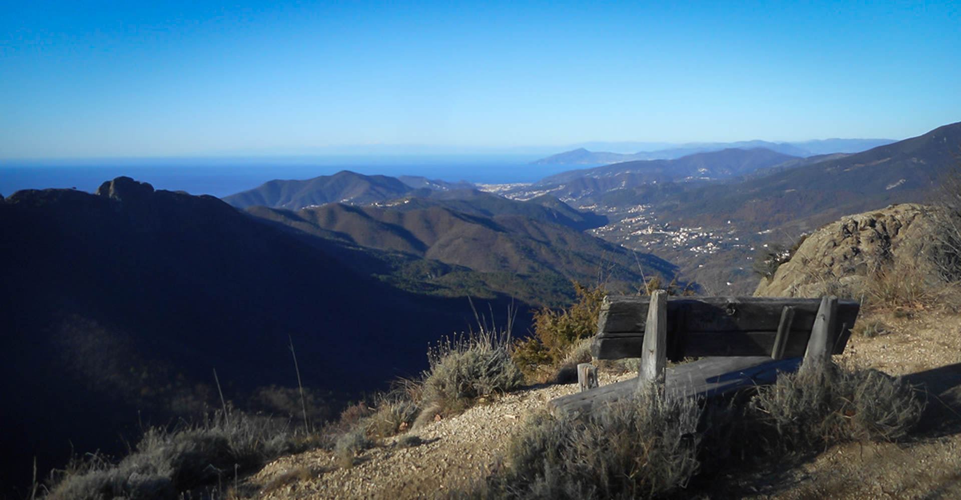 Cima Stronzi, tra val di Vara e val Petronio a 850 m slm