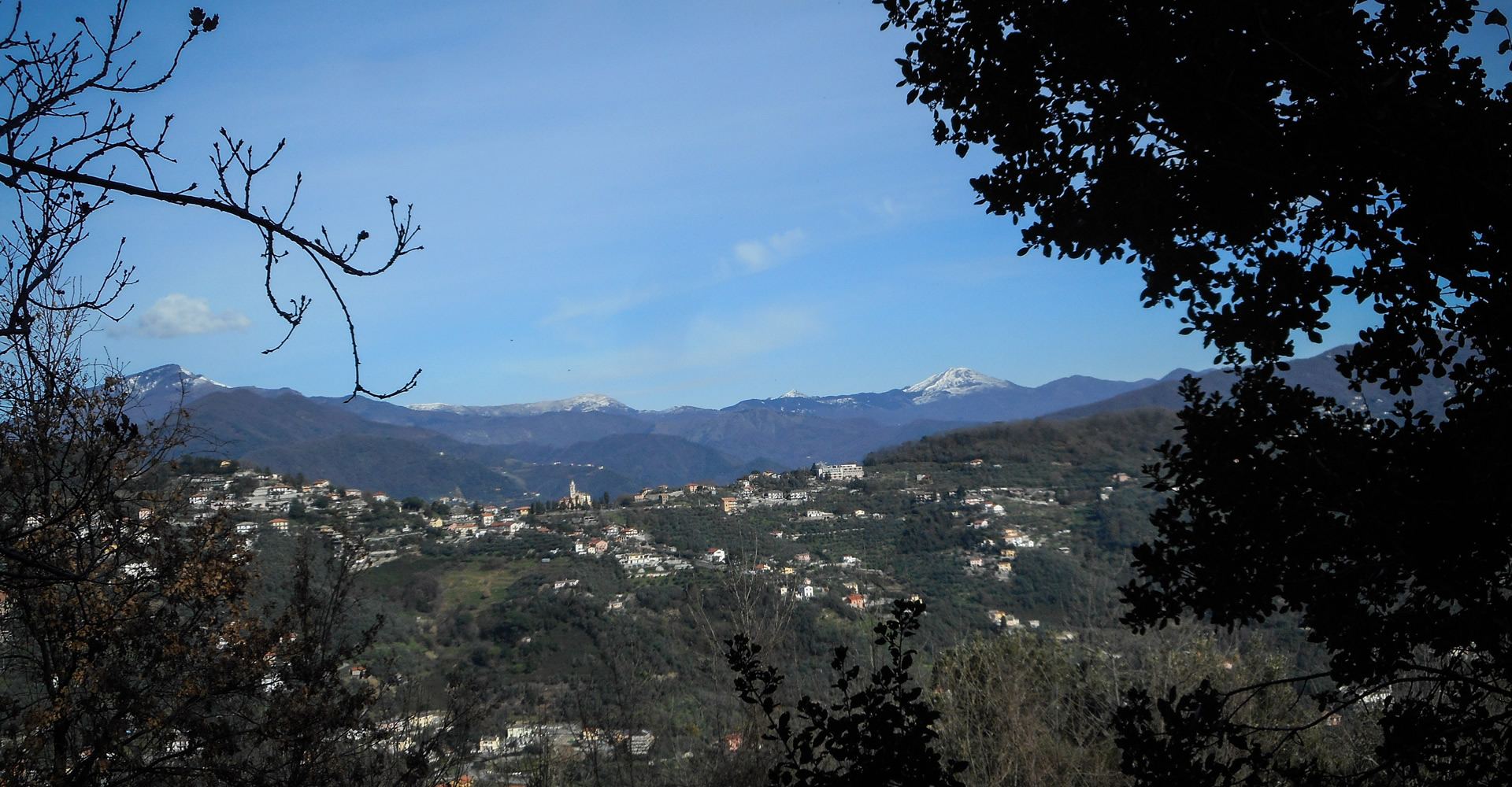 Leivi e l'Appennino innevato visti da Campodonico a 300 m slm